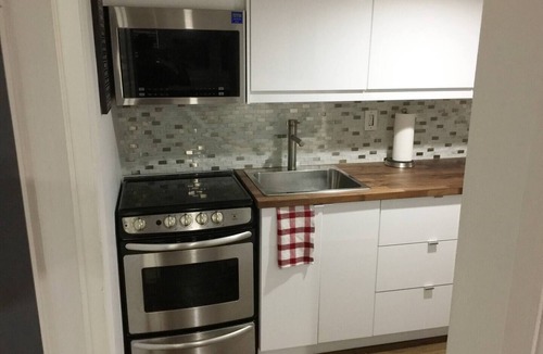 Old East York Apartment | Modern Greektown Apartment - 2 Bedrooms