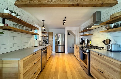 Green Lake House | Modern Green Lake Home w/2 Living Areas + Soaking Tub