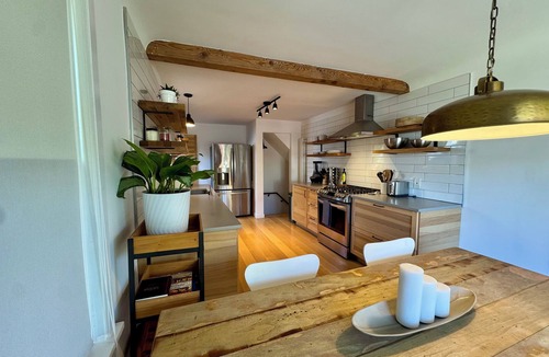 Green Lake House | Modern Green Lake Home w/2 Living Areas + Soaking Tub