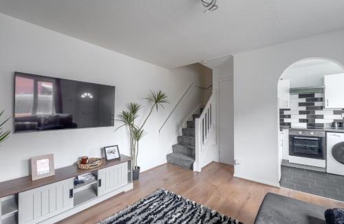 Thamesmead Apartment | Modern Greenwich Townhouse