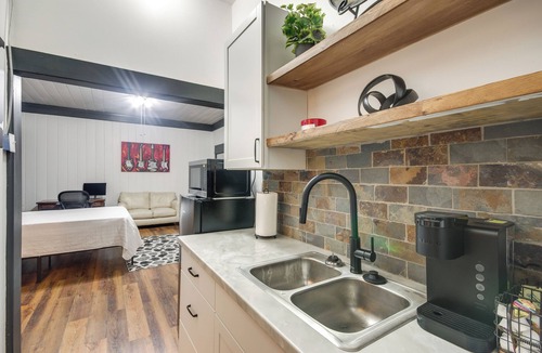Greenwood Apartment | Modern Greenwood Studio < 1 Mi to Downtown!