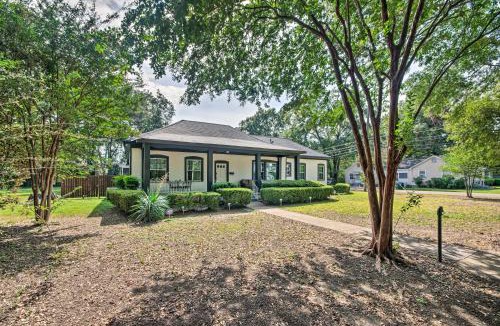 Greenwood Apartment | Modern Greenwood Studio < 1 Mi to Downtown!