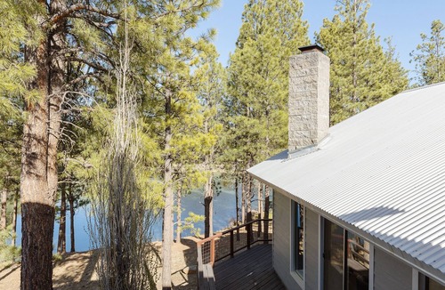 Greer House | Modern Greer Lake House with Hot Tub