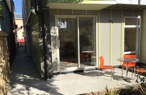 Aro Valley Apartment | Modern ground floor studio with courtyard