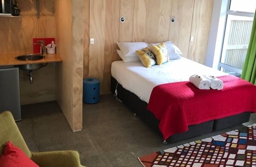 Aro Valley Apartment | Modern ground floor studio with courtyard