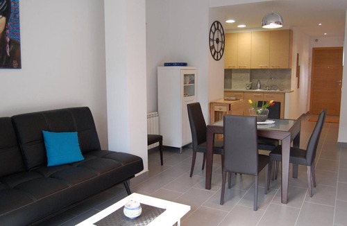 Llanca Apartment | Modern Ground Floor Apt 150m from Port & La Farella Beaches, Terrace & Parking, Sleeps 5