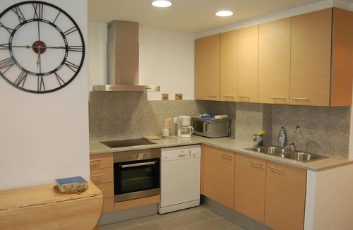 Llanca Apartment | Modern Ground Floor Apt 150m from Port & La Farella Beaches, Terrace & Parking, Sleeps 5