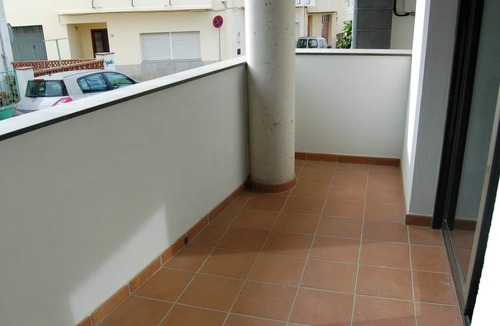 Llanca Apartment | Modern Ground Floor Apt 150m from Port & La Farella Beaches, Terrace & Parking, Sleeps 5