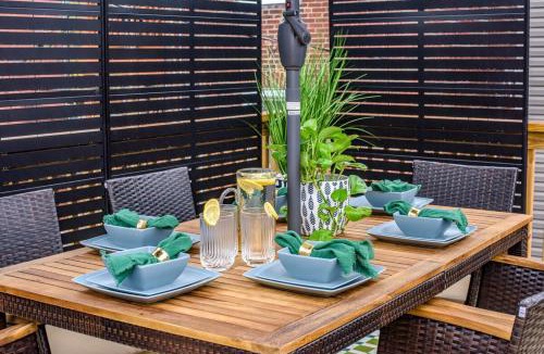 Benton Park House | Modern Group Oasis with Hot Tub, Arcade and Fire Pit