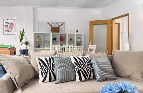 Tranke Condo | Modern Group Retreat for 20