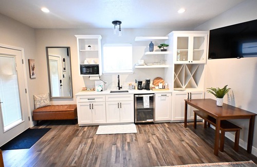 Wallisville House | Modern Guest Home in Wallisville!
