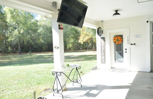 Wallisville House | Modern Guest Home in Wallisville!