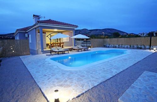 Danilo Villa | Modern Guest House Rak with beautiful pool