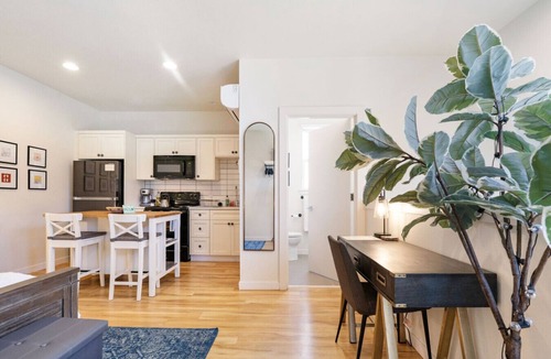 Boise Apartment | Modern Guest Studio in Portland’s Vibrant Boise District