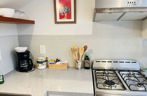 San Bruno Apartment | Modern Guest Studio Near SFO with Kitchen & Laundry
