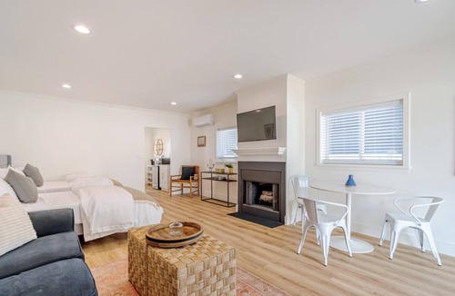 Valley Glen Condo | Modern Guest unit Universal Studios hot tub fire pit