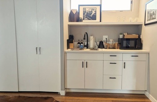 Ladera Heights Apartment | Modern Guest Villa Near LAX, LA Stadiums & Beaches