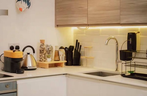 Victoria Apartment | Modern Hackney Apartment| with Lift & Patio