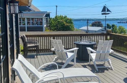 Rockland House | Modern Harbor Retreat