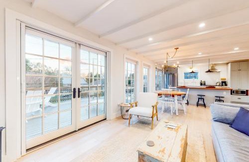 Rockland House | Modern Harbor Retreat