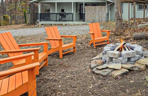 Kabletown Ski Chalet | Modern Harpers Ferry Cabin w Hot Tub Deck WiFi