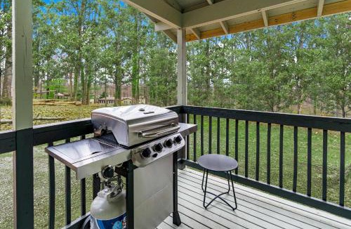 Kabletown Ski Chalet | Modern Harpers Ferry Cabin w Hot Tub Deck WiFi