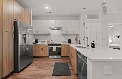 The Gulch Apartment | Modern Haven | Walk 2 Gulch & Broadway