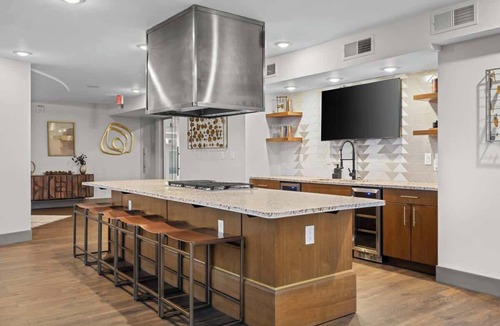 The Gulch Apartment | Modern Haven | Walk 2 Gulch & Broadway