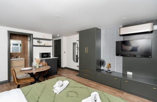 Friern Barnet Apartment | Modern Heated Studio, Quiet & Comfortable
