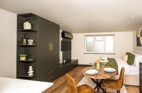 Friern Barnet Apartment | Modern Heated Studio, Quiet & Comfortable
