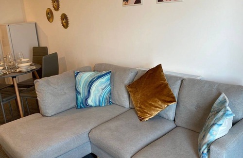 George Green Apartment | Modern Heathrow 1 Bed Serviced Apartment