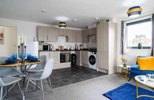 George Green Apartment | Modern Heathrow 2 Bed 2 Bath Serviced Apartment