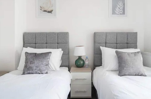 George Green Apartment | Modern Heathrow 2 Bed Serviced Apartment