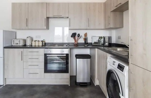 George Green Apartment | Modern Heathrow 2 Bed Serviced Apartment