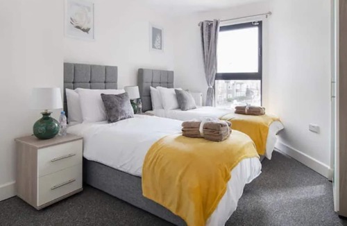 George Green Apartment | Modern Heathrow 2 Bed Serviced Apartment