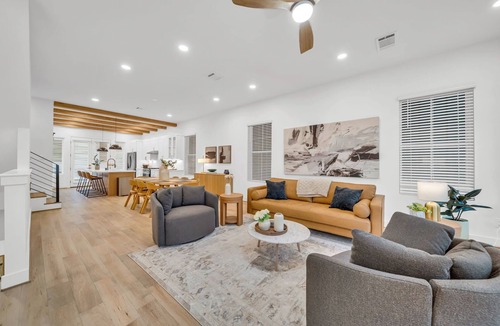 Shady Acres House | Modern Heights Home Sleeps 8 Garage Near Downtown Houston