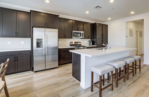 Mission Hills House | Modern Henderson Townhome w/Shared Backyard!
