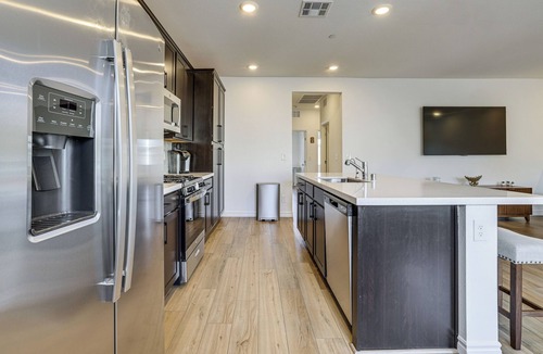 Mission Hills House | Modern Henderson Townhome w/Shared Backyard!