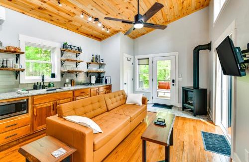 Paris House | Modern Hersey Tiny Home w/Private Hot Tub!