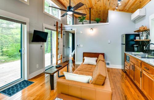 Paris House | Modern Hersey Tiny Home w/Private Hot Tub!