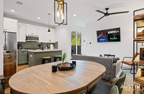 Dawson House | Modern Hideaway w Private Upper Deck | Near SoCo Eats, Zilker Days, Moody Nights