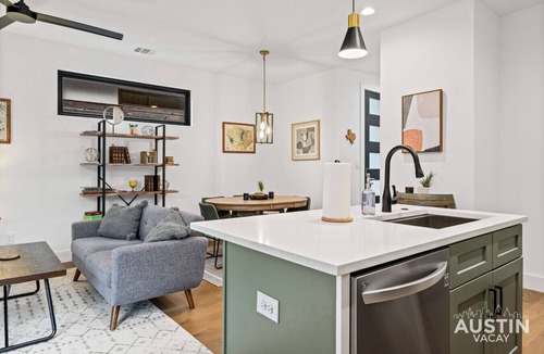 Dawson House | Modern Hideaway w Private Upper Deck | Near SoCo Eats, Zilker Days, Moody Nights