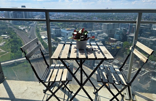 CityPlace Condo | Modern High-Rise 1 BD Downtown Toronto Condo - With Parking & Balcony