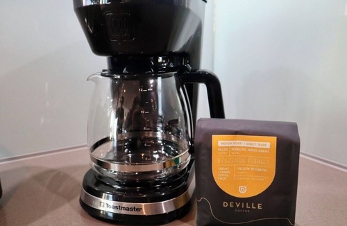 Victoria Park Condo | Modern High-Rise w/Projector, Firetable, Gym & Underground Parking