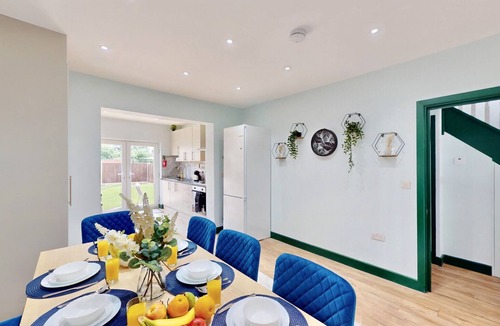 Tokyngton House | Modern high spec 5 bed home by wembley stadium.