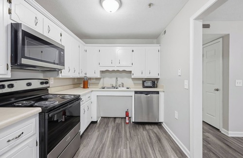 Clarksville Apartment | Modern Highland Park 2BR 2BA Stay