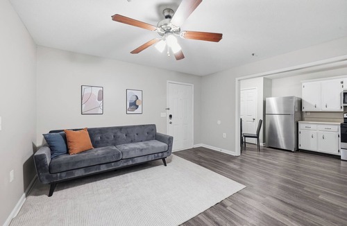 Clarksville Apartment | Modern Highland Park 2BR 2BA Stay