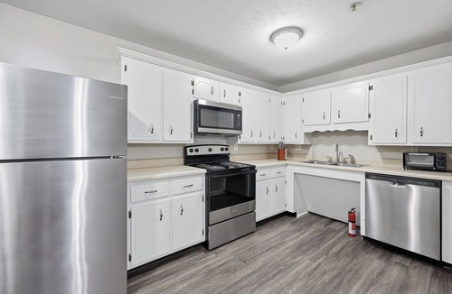 Clarksville Apartment | Modern Highland Park 2BR 2BA Stay