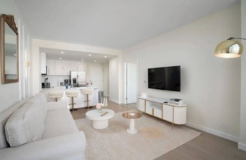 Hoboken Apartment | Modern Hoboken Stay Near NYC w Pool Gym