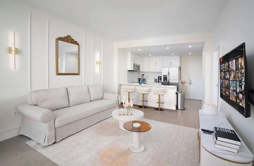 Hoboken Apartment | Modern Hoboken Stay Near NYC w Pool Gym